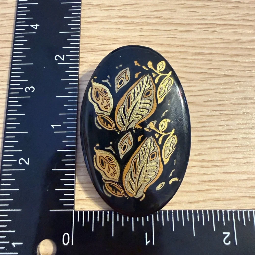 Black Oval Vintage Brooch‎ with Gold Leaf Motif